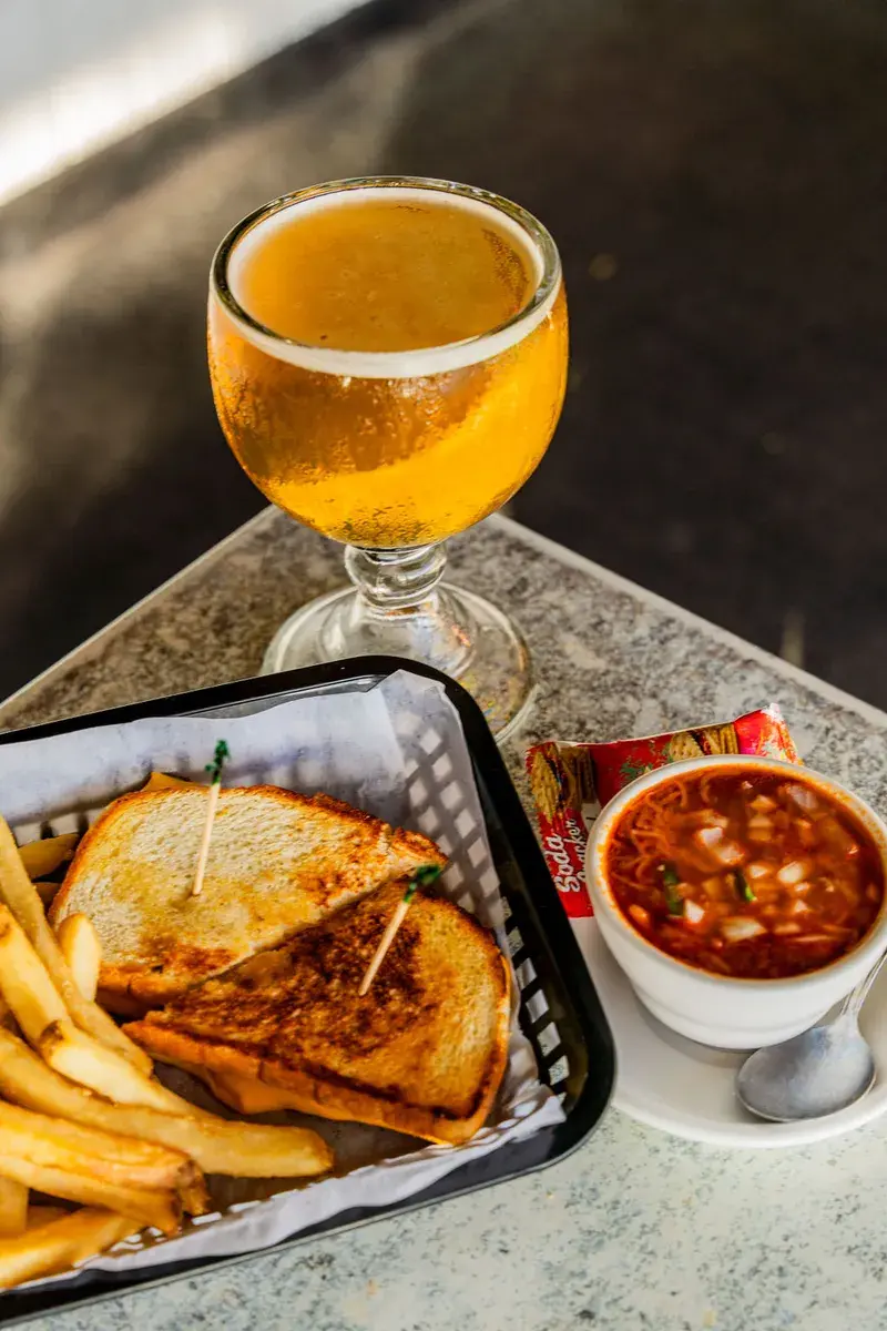 Golden schooner beside a grilled cheese basket with fries and chili at Harbor House Kona